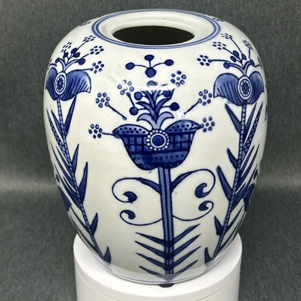 Vintage Dechang Chinese Blue and White Porcelain Floral Vase Jar 6 Inch
